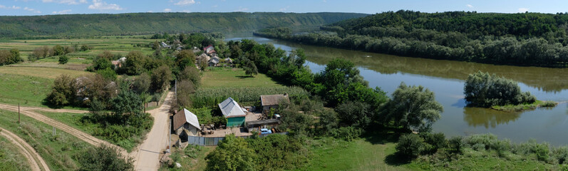 Fototapeta na wymiar Ukraina, Uścieczko - wieś z ładną zabudową, położona nad Dniestrem