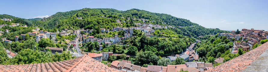 Obraz premium Panorama de Thiers et du Creux de l'Enfer