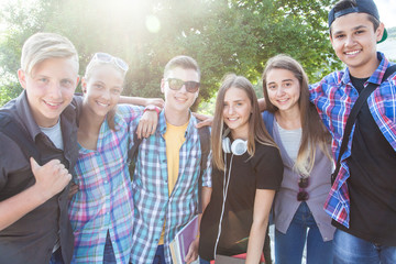 Obraz premium teens in park