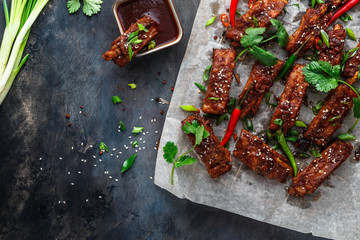 BBQ Ribs with beer, onion and chili.