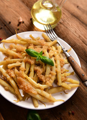 Yellow beans with butter and breadcrumbs