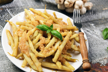 Yellow beans with butter and breadcrumbs
