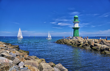 Obraz premium Lighthouse of Warnemünde on the Mole at the harbor entrance, Germany