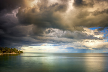 Naklejka premium Beautiful cloud formation over Lake Superior 