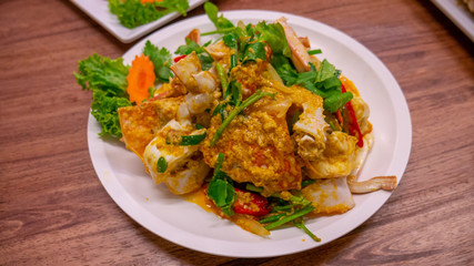 Fried crab with curry powder.