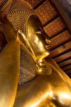 Reclined Golden Buddha statue in Wat Pho temple