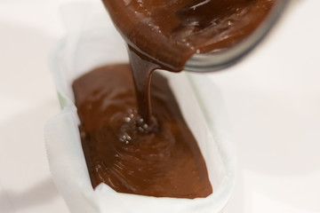 チョコレートの流し込み