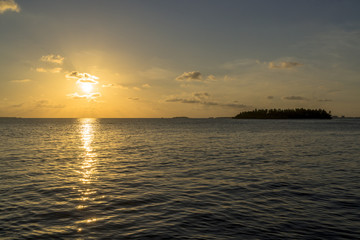 Fototapeta na wymiar インド洋の美しい日の出