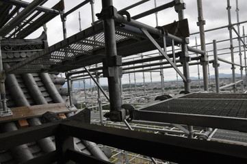 足場　修理　建築