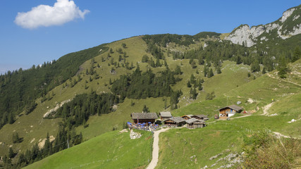 Die Brandenberger Alpen. Rofangebirge. Dalfazalm am Achensee im Rofan-Hauptkamm liegt hoch über...