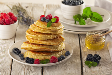 pancakes with berries