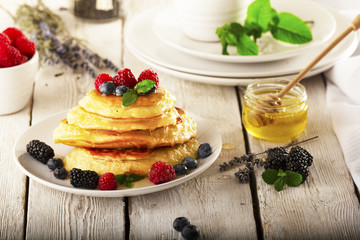pancakes with berries