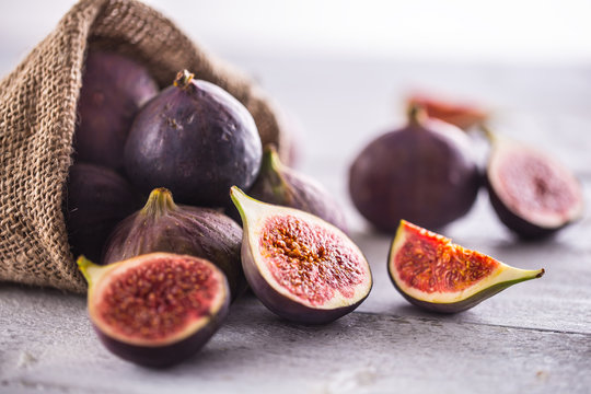 A few figs freely lying on old wooden table