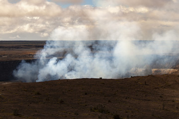 Fototapeta na wymiar aktiver Vulkan auf Hawaii