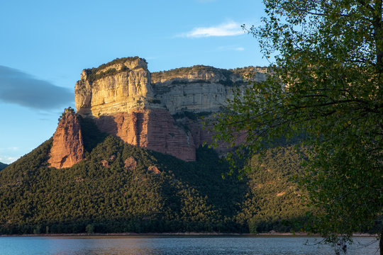 Pantano de Sau y acantilados de Tavertet