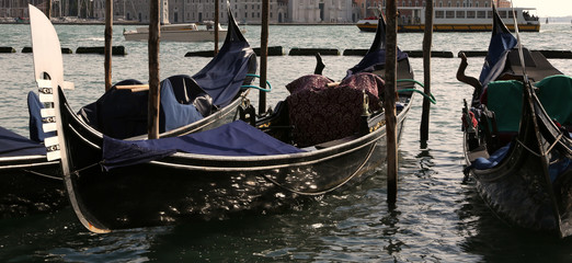 Fototapeta na wymiar Gondola in Venice and the bow in metal