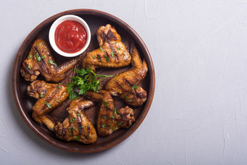Grilled chicken wings with tomato sauce