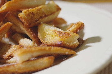 食パンの耳で作ったスナック