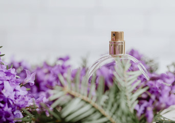 Obraz na płótnie Canvas Women's perfume with a floral scent