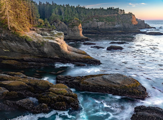 Cape Flattery is the northwesternmost point of the contiguous United States. It is in Clallam County, WA on the Olympic Peninsula, where the Strait of Juan de Fuca joins the Pacific oceam.(wiki) - obrazy, fototapety, plakaty