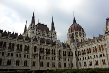 Fototapeta na wymiar Здание парламента в Будапеште