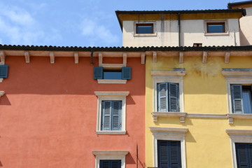 Fototapeta na wymiar Colorful buildings in Verona, Italy
