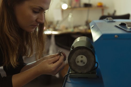 Jewelry designer using sharpening machine