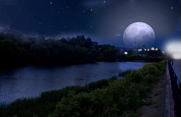 Naklejka premium Full moon over the river