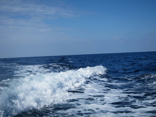 ボートの波しぶき