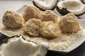 Kokos-Mandel-Knödel