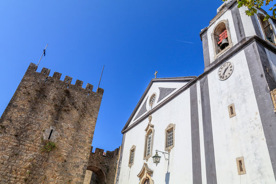 Vista da Igreja de Óbidos Portugal