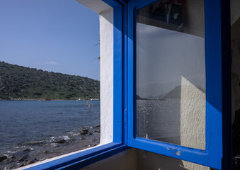 Fototapeta na wymiar open window to the sea