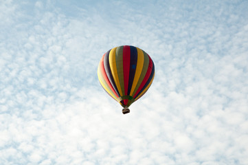 Fototapeta na wymiar Colourful hot air balloon 