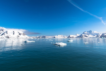 Svalbard - Arctic Landscape, North Pole - Norway © Filippo