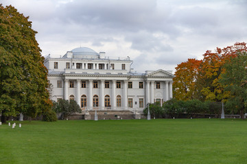 Obraz premium Yelagin Palace, Recreation Park, Yelagin Island, St. Petersburg, Russia