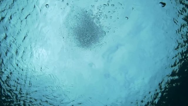 Loop of Low angle, bubbles floats to surface