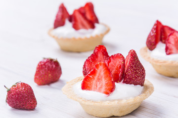 Tart with fresh strawberry