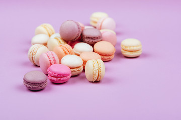 Obraz premium Sweet french macarons on pink background.