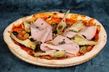 Pizza with prosciutto