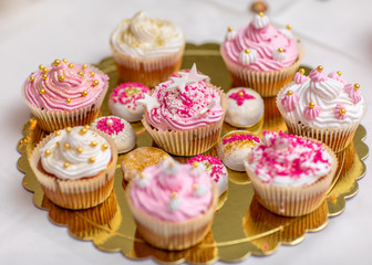 Beautifully decorated cupcakes 