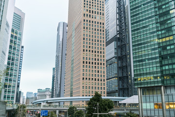 Fototapeta premium Tokio drapacze chmur z kolejką jednoszynową