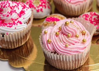 Beautifully decorated cupcakes 