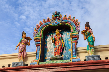 Obraz premium Sculpture, architecture and symbols of Hindu temple at Singapore , Sri Mariamman Temple, Singapore is a oldest Hindu temple. 