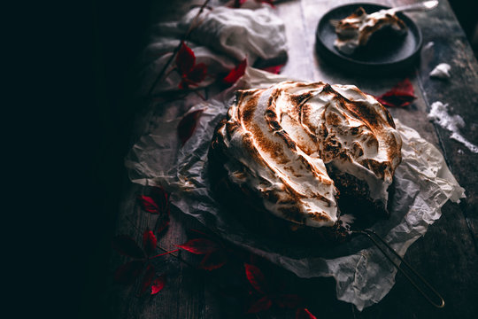 Meringue Cinnamon Roll Cake