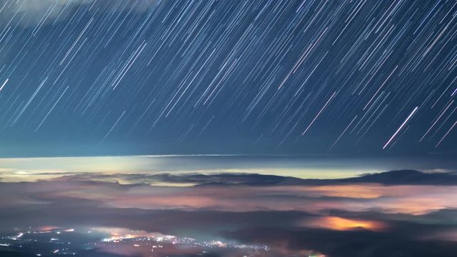 富士山須走登山口から雲海に昇る星の軌跡Timelapse