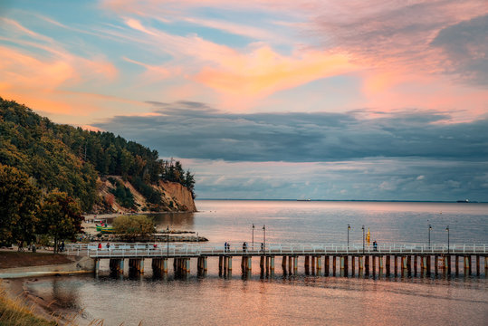 Fototapeta A view of the cliff in Gdynia Orłowo in the evening