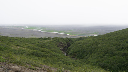 Wanderung zum Wasserfall Svartifoss im Vatnajökull-Nationalpark / Island