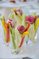 Tragetasche Mini porzioni di verdura in bicchierini trasparenti © alex.pin