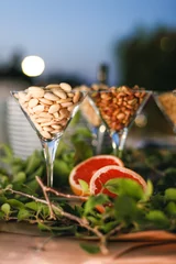 Foto auf Acrylglas Salatini per aperitivo su bicchieri di vetro © alex.pin