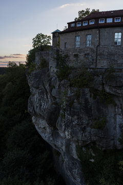 Burg Hohnstein auf Felsen&uuml;berhang